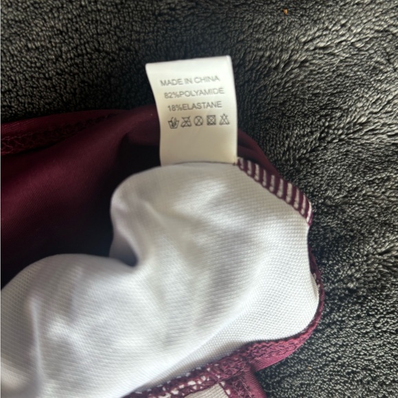 Halter burgundy bathing suit - Picture 4 of 4